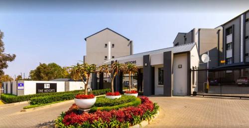 Greater Johannesburg Metropolitan Area Apartment | Classy 2 bedroom in Halfway Gardens