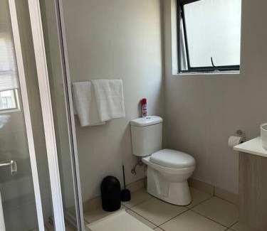 Greater Johannesburg Metropolitan Area Apartment | Classy 2 bedroom in Halfway Gardens