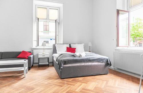 Wahring Apartment | Classy 2BR Apt. w/Exclusive Location near AKH