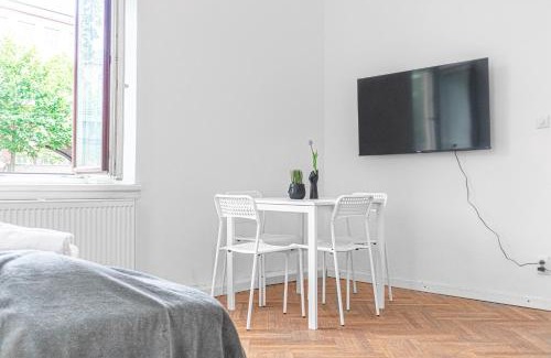 Wahring Apartment | Classy 2BR Apt. w/Exclusive Location near AKH