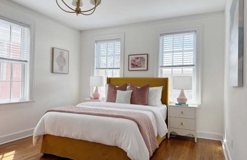 Dixon Park House | Classy 3-Story Downtown Apt - Great Location
