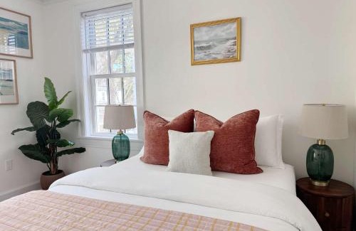 Dixon Park House | Classy 3-Story Downtown Apt - Great Location