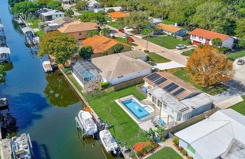 Fullers Earth House | Classy Cabana on the water, Private Heated Pool & Boat Lifts