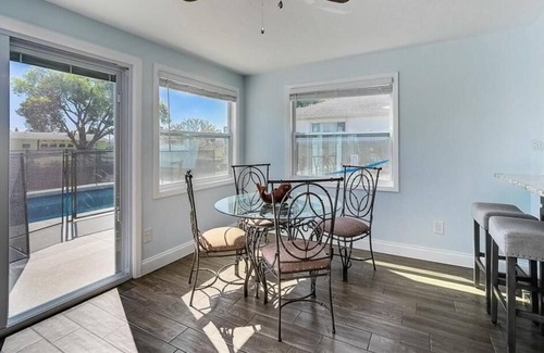 Fullers Earth House | Classy Cabana on the water, Private Heated Pool & Boat Lifts