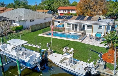Fullers Earth House | Classy Cabana on the water, Private Heated Pool & Boat Lifts