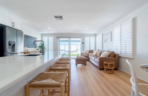Clarkson House | Classy Clarkson Family Living 1min walk to park!