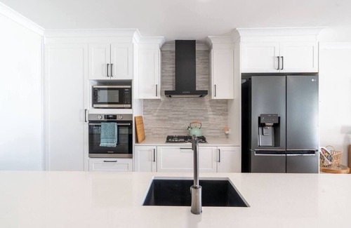 Clarkson House | Classy Clarkson Family Living 1min walk to park!