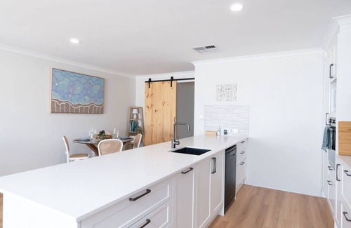 Clarkson House | Classy Clarkson Family Living 1min walk to park!
