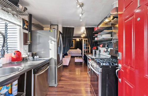 Downtown Vancouver Apartment | Classy Couve Walkable Downtown Apartment