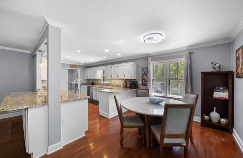 Sedgefield House | Classy Cozy Close to everything Spacious 4-bedroom house in marvelous Greensboro