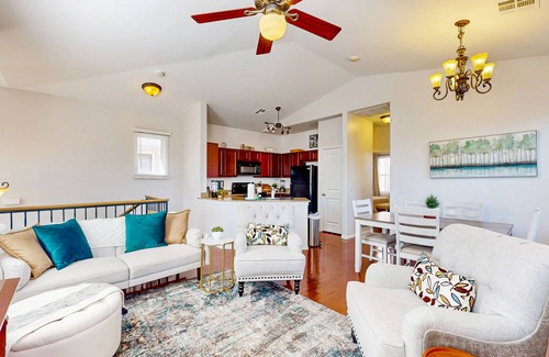 Gardens House | Classy house near trails with pools, playground, basketball & beautiful upgrades