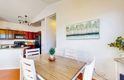 Gardens House | Classy house near trails with pools, playground, basketball & beautiful upgrades