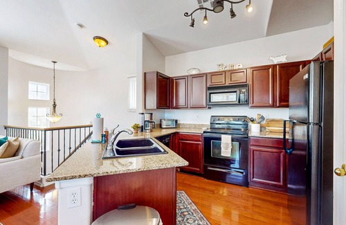 Gardens House | Classy house near trails with pools, playground, basketball & beautiful upgrades