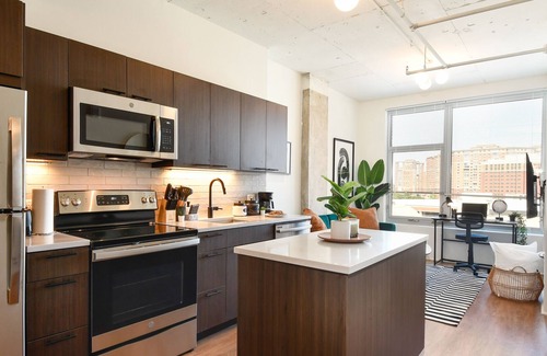 Eisenhower East Apartment | Classy Loft | Mins frm Old Town