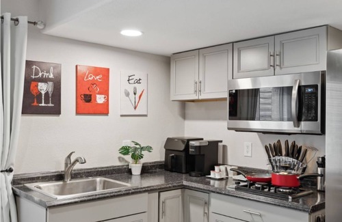 Henderson House | Classy Private Guesthouse 20 min from Denver