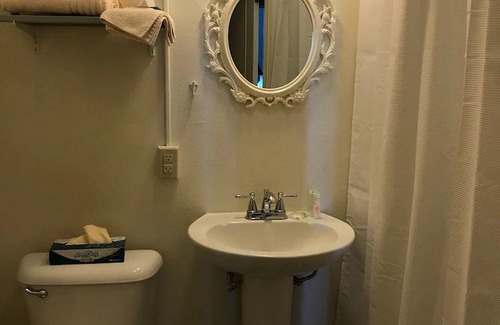 Boone Apartment | Classy Serenity Suite Preferred Partner Rail Explorers, Pets OK