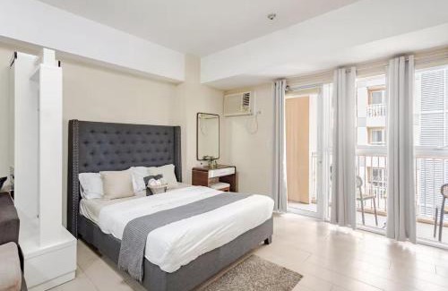 Pinagsama Apartment | Classy Venice Grand Studio Balcony Pet friendly, WiFi & Pool