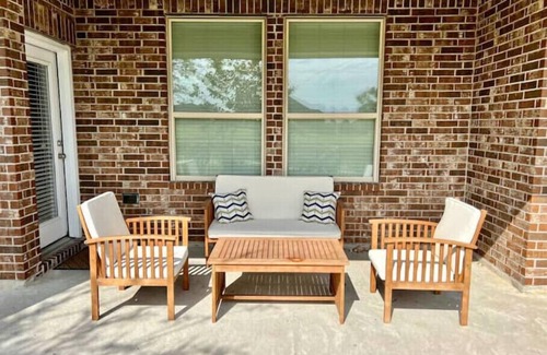 Central Southwest House | Classy Waterfront Home Near NRG Medical Centern
