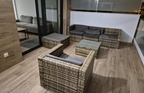Els Arenals del Sol Apartment | Claudia Luxury Apartment near the beach with a pool, gym, and secure gated parking