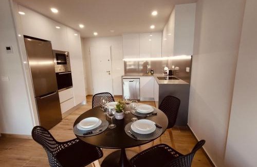 Els Arenals del Sol Apartment | Claudia Luxury Apartment near the beach with a pool, gym, and secure gated parking