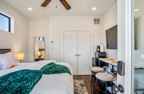 East Downtown Houston Apartment | Clay Studio in the heart of EADO