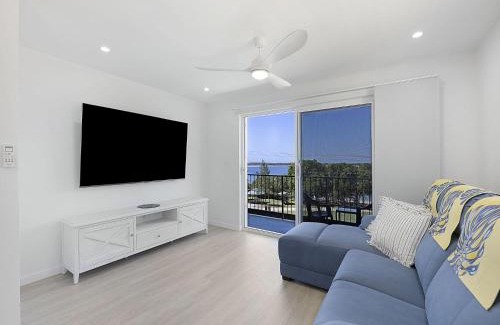 Golden Beach Apartment | Clayton Garden Unit 5 Golden Beach