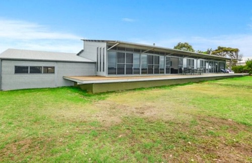 Alexandrina House | Clayton Shore - Waterfront on 10 acres - Family friendly - Wifi