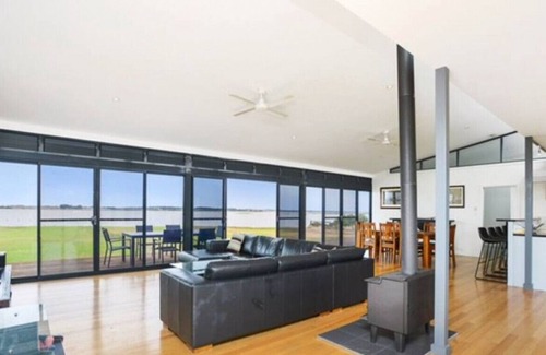 Alexandrina House | Clayton Shore - Waterfront on 10 acres - Family friendly - Wifi