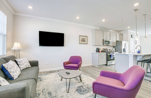 Kipling House | Clayton Townhome ~ 13 Mi to Downtown Raleigh!