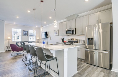 Kipling House | Clayton Townhome ~ 13 Mi to Downtown Raleigh!
