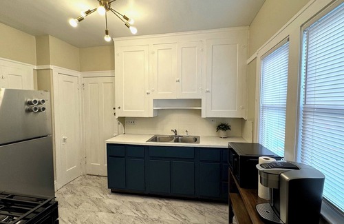 Shaker Heights Apartment | CLE Rock-n-Roll Apartment-CLE Clinic Long Term Stays Welcomed