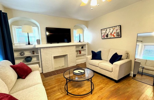 Shaker Heights Apartment | CLE Rock-n-Roll Apartment-CLE Clinic Long Term Stays Welcomed