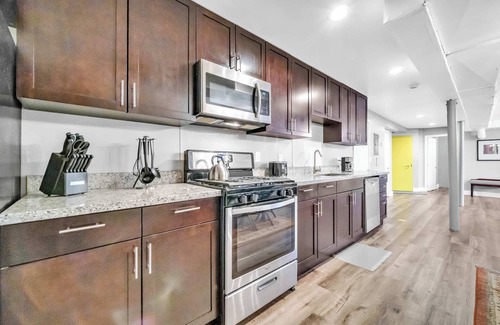 Hough Apartment | Cle Suites 3BR/2BA | 5 min Walk to Cle Clinic #1