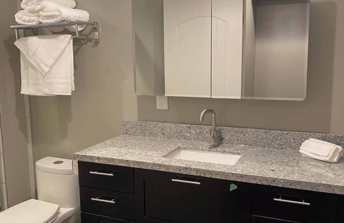 Hough Apartment | Cle Suites 3BR/2BA | 5 min Walk to Cle Clinic #2