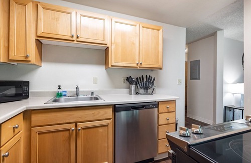 Puyallup Apartment | Clean 2BD/1BA Near Hospitals