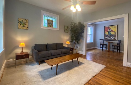 Southwest Garden Apartment | Clean 2nd floor 1 Bedroom apartment 10 minutes from medical campus