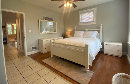 Southwest Garden Apartment | Clean 2nd floor 1 Bedroom apartment 10 minutes from medical campus