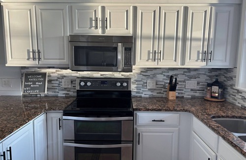 Bradford House | Clean 4-bedroom house with AC and WiFi in Bradford