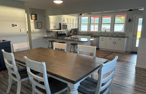 Bradford House | Clean 4-bedroom house with AC and WiFi in Bradford