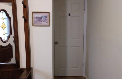 Whitehall Apartment | Clean and Comfy Apartment