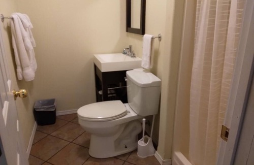 Whitehall Apartment | Clean and Comfy Apartment