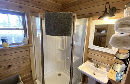 Bakerton Cabin | Clean and Cozy Cabin in the Trees w/ Boat Ramp!