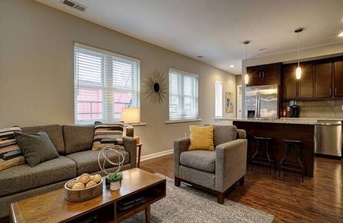 Mount Auburn Apartment | Clean & Bright 2BR near downtown