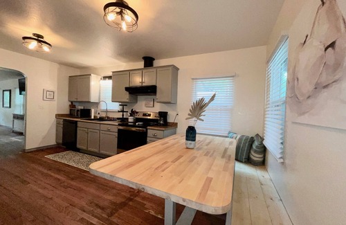 Kerrville Cottage | Clean & Bright Cottage in Hill Country with Private River Access