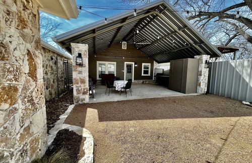 Kerrville Cottage | Clean & Bright Cottage in Hill Country with Private River Access