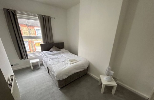 Stoke-on-Trent House | Clean Budget Accommodation