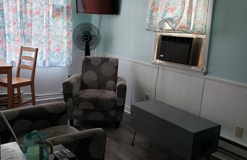 Geneva-on-the-Lake Cottage | Clean, comfortable cottage located off the Strip, pets welcome, vacation ready