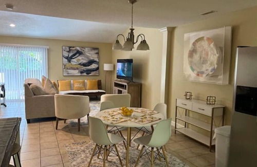 Valdosta Apartment | Clean & Comfy 3 BR 2 Bath Townhouse 4 Queen beds