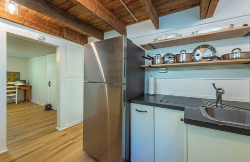 Mars Hill Cottage | Clean, Conveniently Located, and Pet-Friendly in Mars Hill