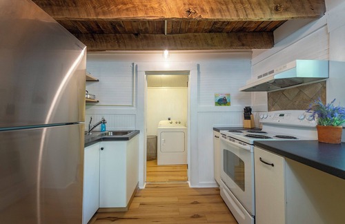 Mars Hill Cottage | Clean, Conveniently Located, and Pet-Friendly in Mars Hill